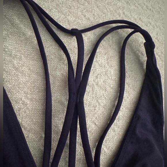 Lululemon Athletica navy Strappy Sports Bra sz 4 removable pads - Picture 7 of 8